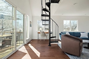 Smart TV, offices - E ATX Tree House | Deck | Fire Pit | BBQ | Parking (Austin)