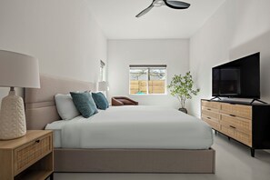 3 bedrooms, desk, iron/ironing board, free WiFi