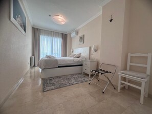 1 bedroom, iron/ironing board, WiFi, bed sheets - Romantic flat 3 min from the beach and 1 min from golf course (VC)