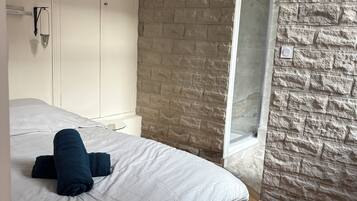 2 bedrooms, WiFi, bed sheets