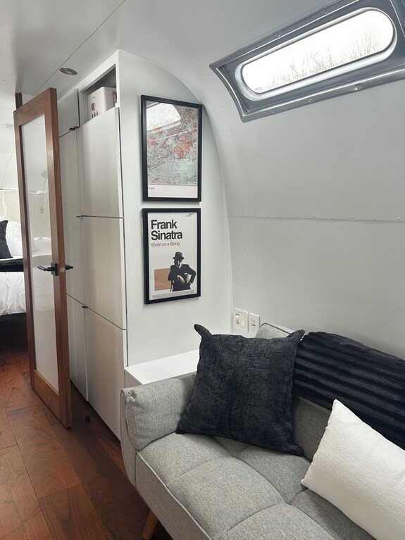 Luxury Airstream Glamping Unit 4 Of 6, On-site Hiking, Private Hot Tub And Sauna - Ohio