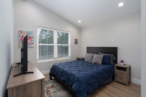 3 bedrooms, iron/ironing board, free WiFi, bed sheets