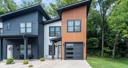Trendy Townhome Near Downtown