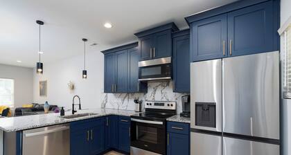 Trendy Townhome Near Downtown
