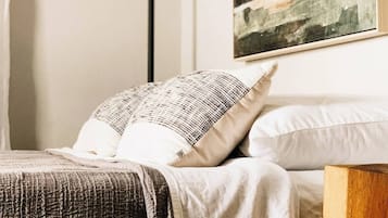 2 bedrooms, iron/ironing board, Internet, bed sheets