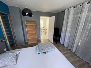 2 soverom, strykejern/-brett, wi-fi og sengetøy