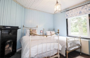 Iron/ironing board, travel cot, free WiFi, bed sheets