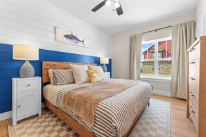 5 bedrooms, iron/ironing board, travel crib, WiFi (free) - Modern Family Lodge 1 Mi to Silver Dollar City, Indoor Pool, Hot Tub, Arcade, EV (Branson)
