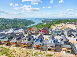 Exterior - Modern Family Lodge 1 Mi to Silver Dollar City, Indoor Pool, Hot Tub, Arcade, EV (Branson)