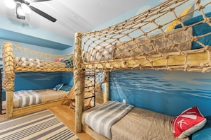 5 bedrooms, iron/ironing board, travel crib, free WiFi - Modern Family Lodge 1 Mi to Silver Dollar City, Indoor Pool, Hot Tub, Arcade, EV (Branson)