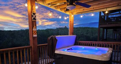 Luxury Family Lodge 1 Mi to Silver Dollar City, Indoor Pool, Hot Tub, Arcade, EV