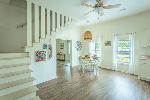 
Historic Apalachicola Southern Charm