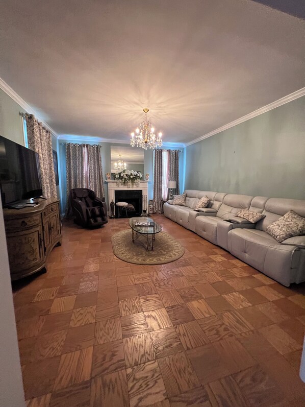 TV, fireplace