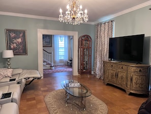 TV, fireplace