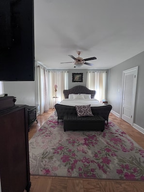 6 bedrooms, iron/ironing board, WiFi, bed sheets