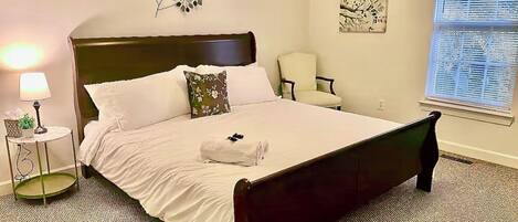 2 bedrooms, iron/ironing board, WiFi, bed sheets