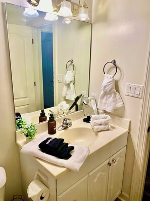 Shower, hair dryer, towels, soap - Colorful Quiet Cabin Vibe w/ King Bed by Lee (Cleveland)