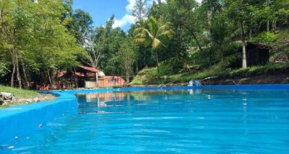 Hotel El Recreo LanquĂn-Champey
