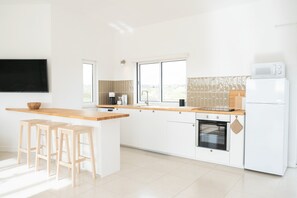 Micro-ondes, four, plaque de cuisson, lave-vaisselle