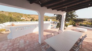 Outdoor dining - Algarve Windmill, Large Villa & Pool. 2000m to the Beach (Budens)