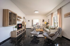 Télévision, cheminée