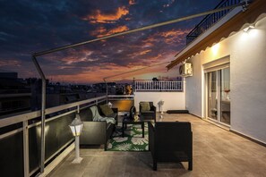 Terrace/patio - Traveler's Dream 3-Bedroom Renovated Penthouse with Acropolis view (Kallithea)