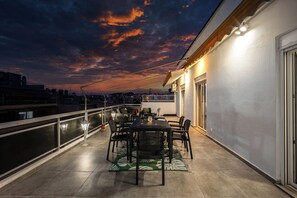 تناول الطعام بالخارج