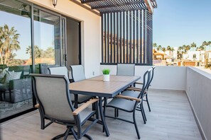 Outdoor dining - 6BR Coastal Duplex, Steps to Sand + Heated Pool (Loreto)