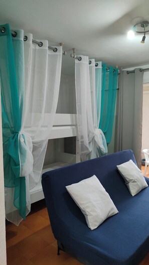 1 bedroom, iron/ironing board - 42 sq.m. air-conditioned apartment in Marina di Bravone, 200 m. from the beach (Linguizzetta)