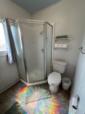 Dusche, Handtücher, Seife, Toilettenpapier