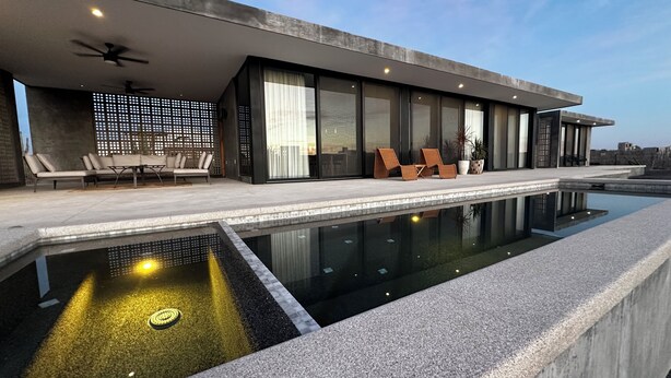 A modern house with a swimming pool, outdoor seating, and a ceiling fan. - Ocean View-Brand New Modern Contemporary Home- Walk to Beach-Safe and Secure (todos santos , bcs)