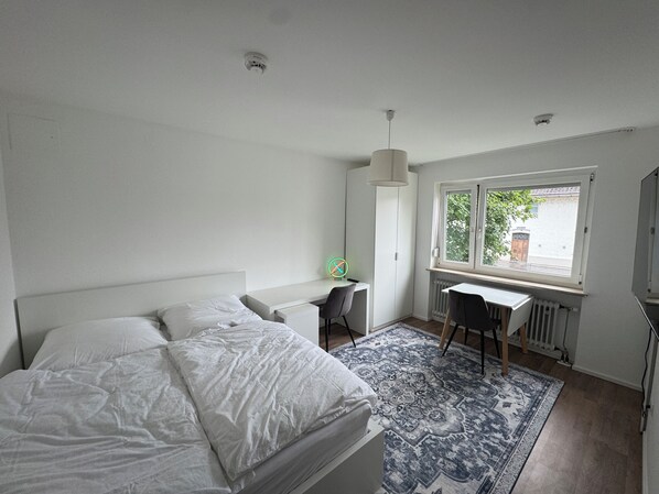 1 غرفة نوم وخدمة الإنترنت وملاءات أسرّة