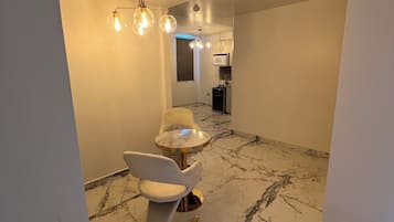 Luxury Apartment, 1 King Bed, Balcony, Mountain View | Living area