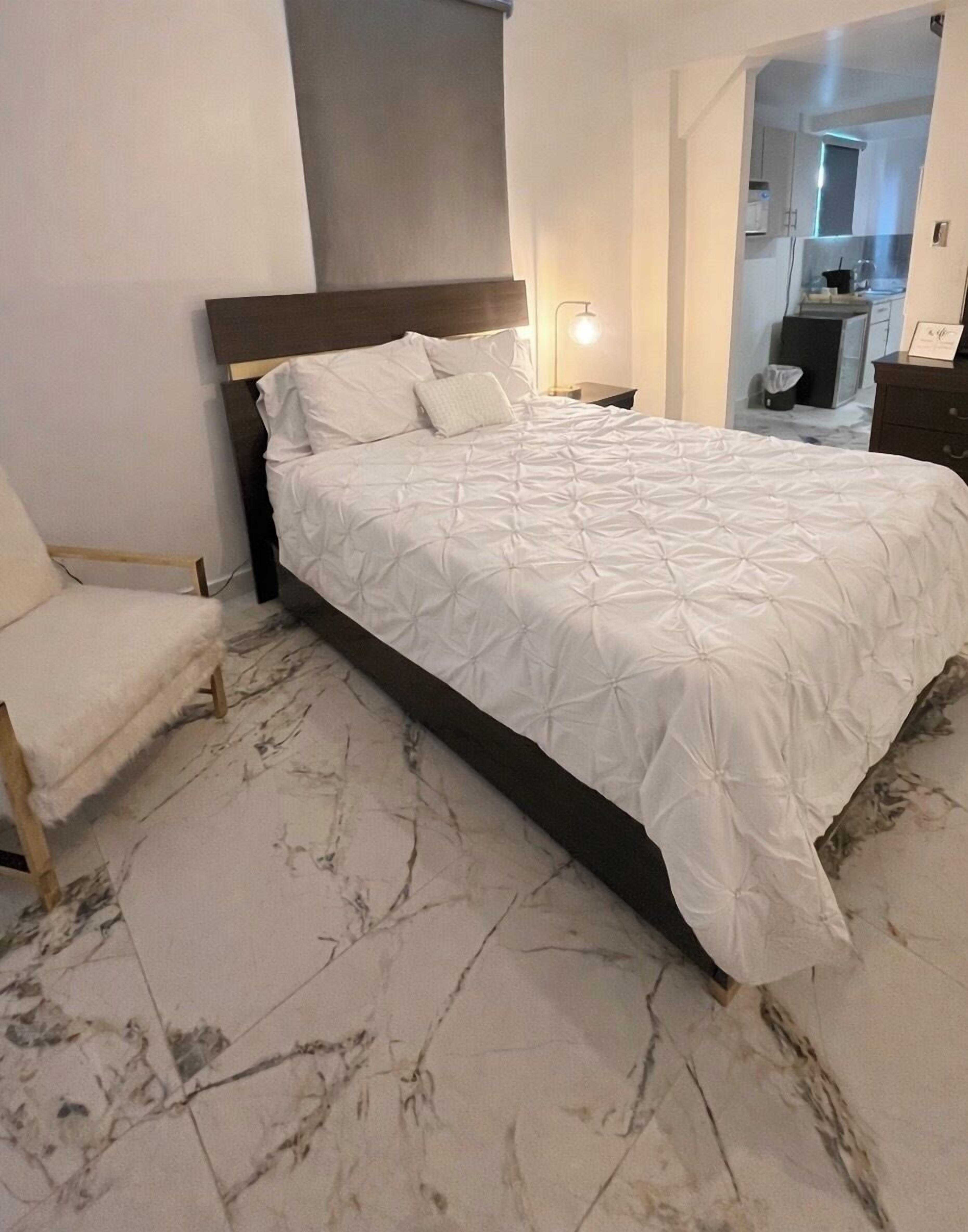 City Studio Suite | Individually decorated, individually furnished, free WiFi, bed sheets