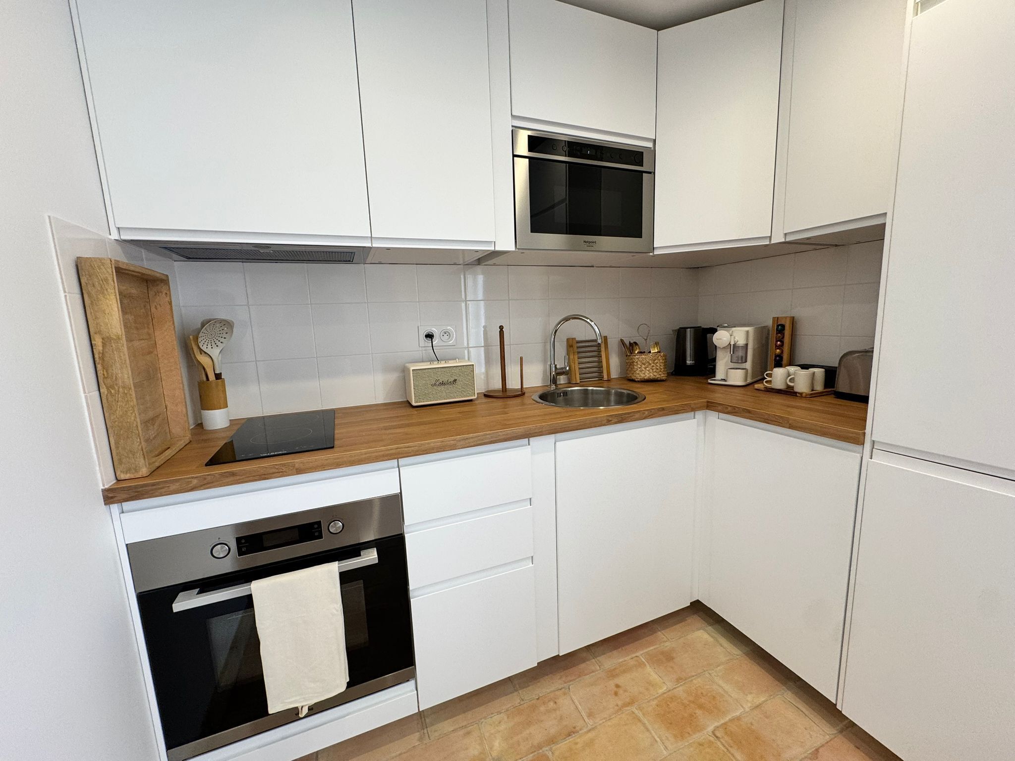 Suite, Accessible, Ensuite (Back) | Private kitchen
