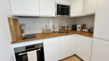 Suite, accessible aux personnes à mobilité réduite, salle de bains attenante (Back) | Cuisine privée