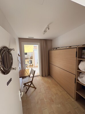 Suite, Accessible, Ensuite (Hem) | In-room safe, blackout drapes, soundproofing, free WiFi