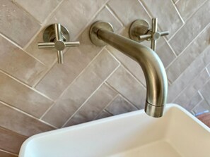 Comfort appartement, uitzicht op tuin | Badkamer