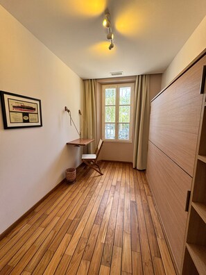 Basic Suite, Accessible, Ensuite (Back) | In-room safe, blackout drapes, soundproofing, free WiFi
