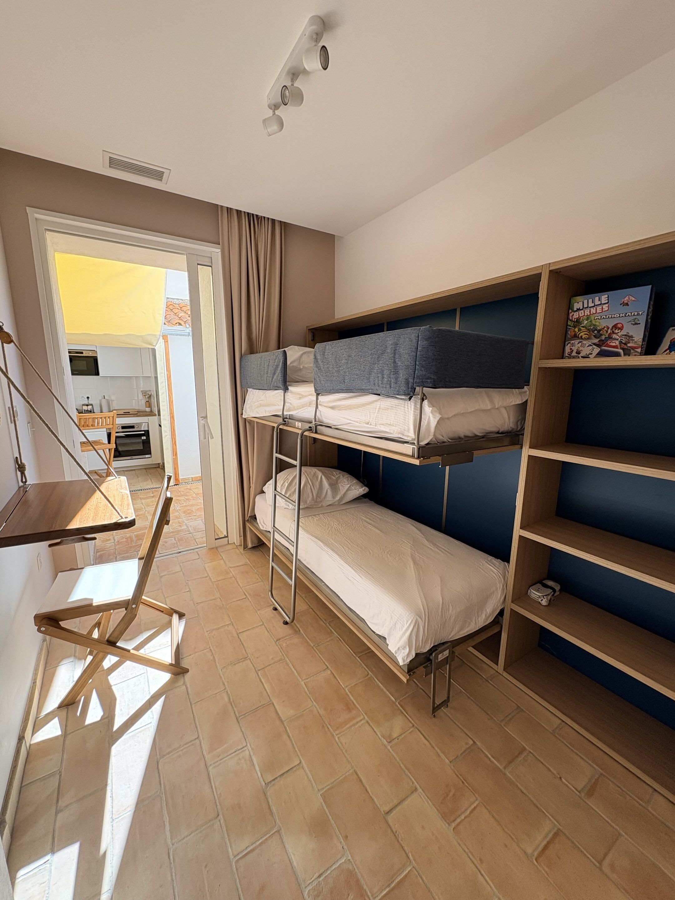 套房, 無障礙, 獨立浴室 (Hem) | 客房內保險箱、遮光布/窗簾、隔音、免費無線上網