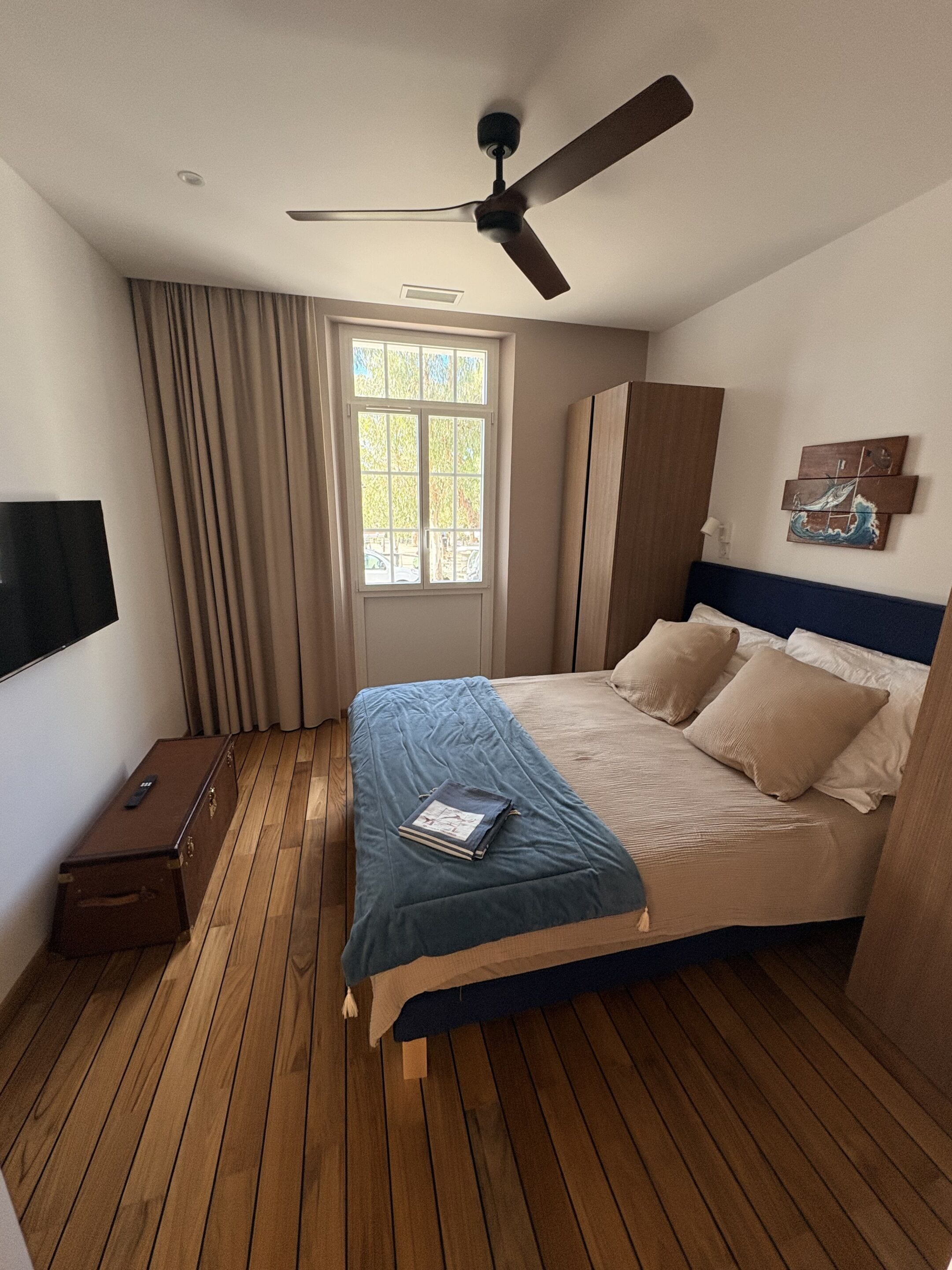 Suite, Accessible, Ensuite (Hem) | In-room safe, blackout drapes, soundproofing, free WiFi