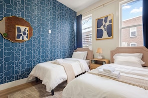 3 habitaciones, tabla de planchar con plancha, wifi y ropa de cama