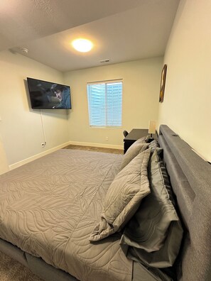 3 habitaciones, escritorio, tabla de planchar con plancha y wifi gratis 