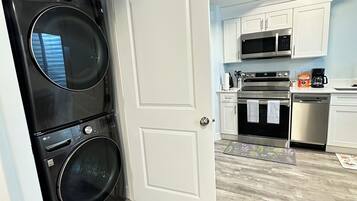 Mikroaaltouuni, uuni, liesi, astianpesukone