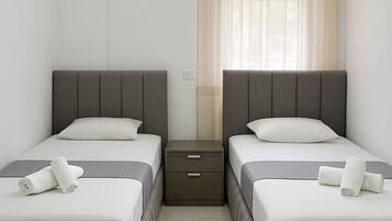 2 bedrooms, iron/ironing board, WiFi