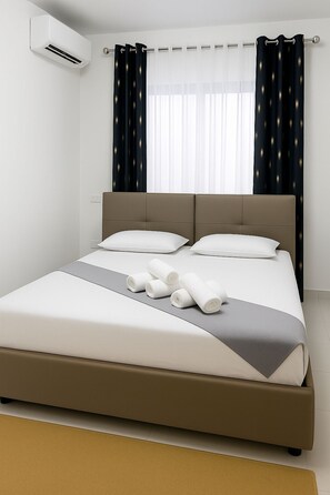 2 bedrooms, iron/ironing board, WiFi