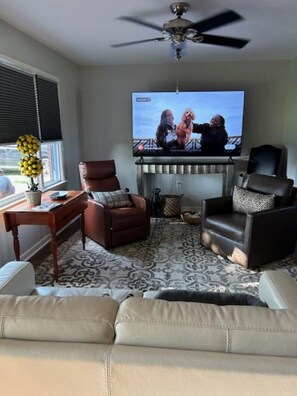 Smart TV - Monthly furnished house, fenced pet friendly, 2 bedroom 1 bath, garage w/ remote (Lancaster)