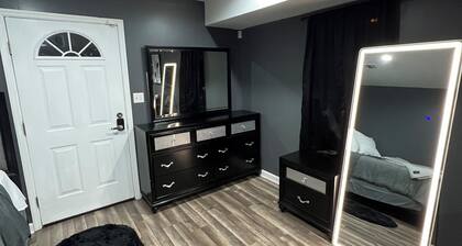 Charming 1-bedroom apartment in superb City of Orange with AC,Parking,Internet