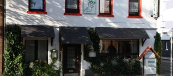 Inexpensive accommodation for craftsmen, close to the highway.