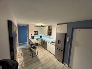 Mikrobølgeovn og oppvaskmaskin